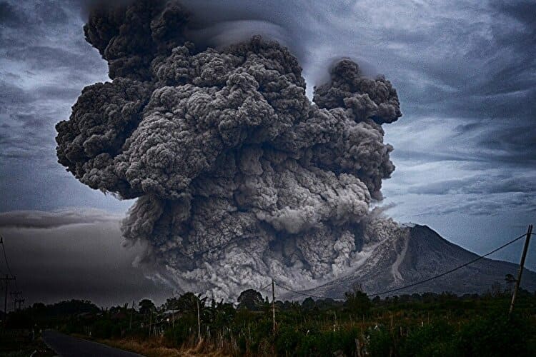 噴火した火山